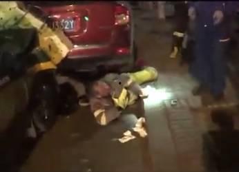 大爷翻车吃瓜视频播放,视频播放引发网友热议