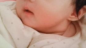 4个月的婴儿吃瓜视频,4个月宝宝探索世界的第一口美味