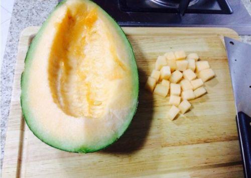 吃哈密瓜嘴烂的视频,网友亲测嘴烂体验