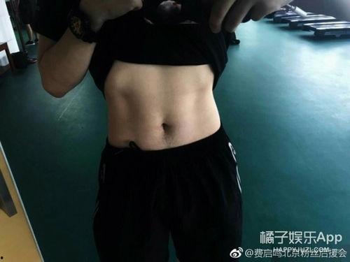 抖音纹身男网红吃瓜视频,揭秘娱乐圈幕后真相