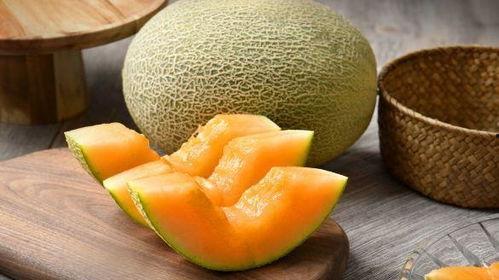 新疆大厨吃哈密瓜视频,美味诱惑尽收眼底