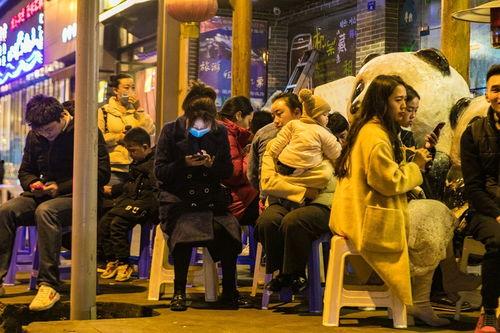 成都晨色酒吧吃瓜视频,揭秘酒吧内幕，一探究竟