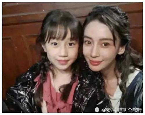 姐弟恋博主吃瓜视频,博主吃瓜视频背后的甜蜜与争议